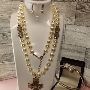 #2092, SIGNED AVON,(jjh) 1965's NECKLACE, BRACELET, EARRINGS, FAUX PEARLS SET, 3